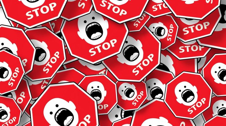 rysunek krzyczących twarzy dziecka