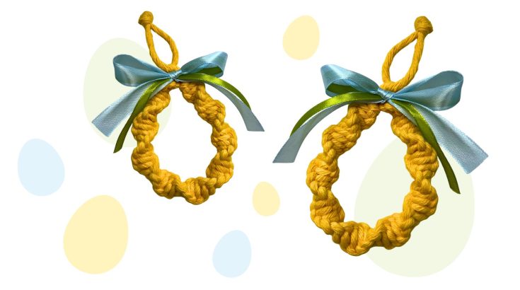 Ilustracja przedstawia makramowe jajeczka z kokardkami